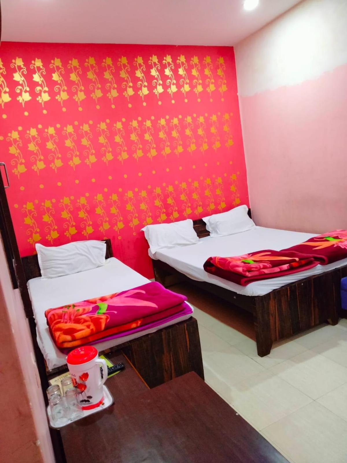 Hotel Atithi Galaxy Kanpur Buitenkant foto