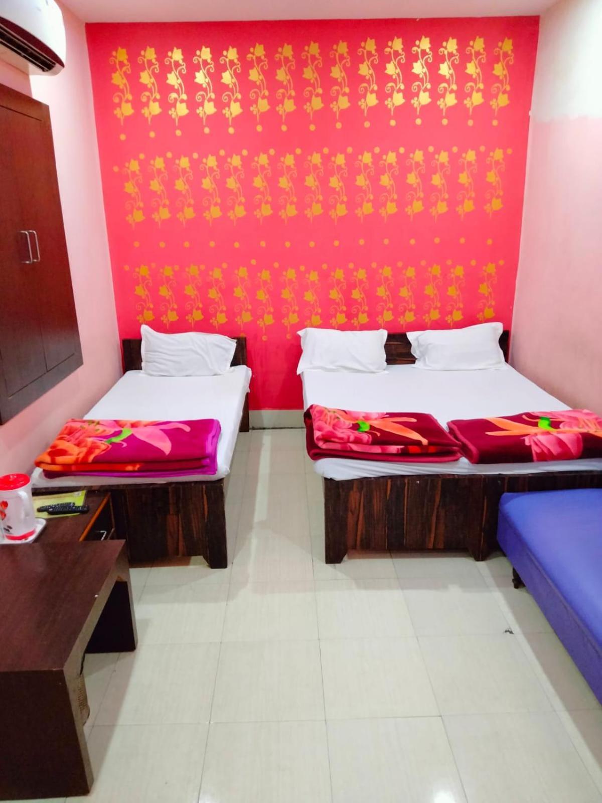 Hotel Atithi Galaxy Kanpur Buitenkant foto
