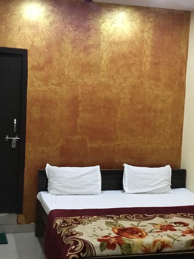 Hotel Atithi Galaxy Kanpur Buitenkant foto