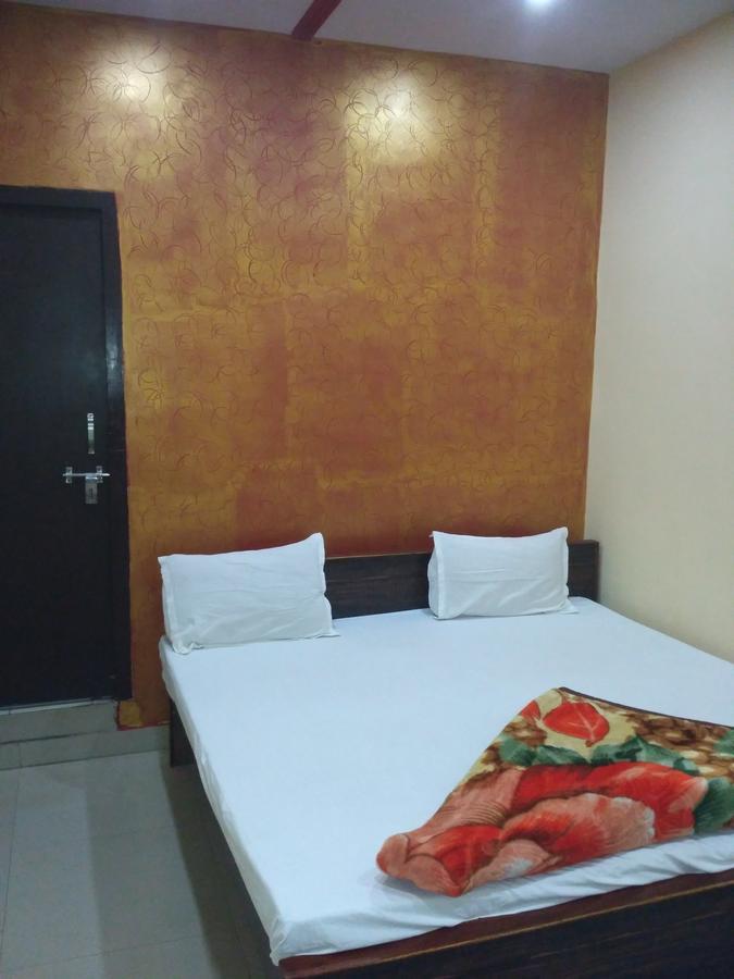 Hotel Atithi Galaxy Kanpur Buitenkant foto